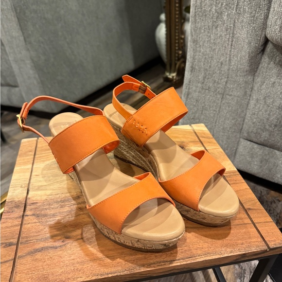 UGG Elena Wedge Sandal - Picture 2 of 7